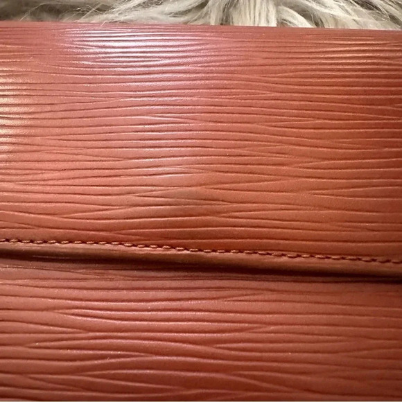 LOUIS VUITTON Epi Porte Tresor Etui Papiers Wallet Clutch - Picture 3 of 15